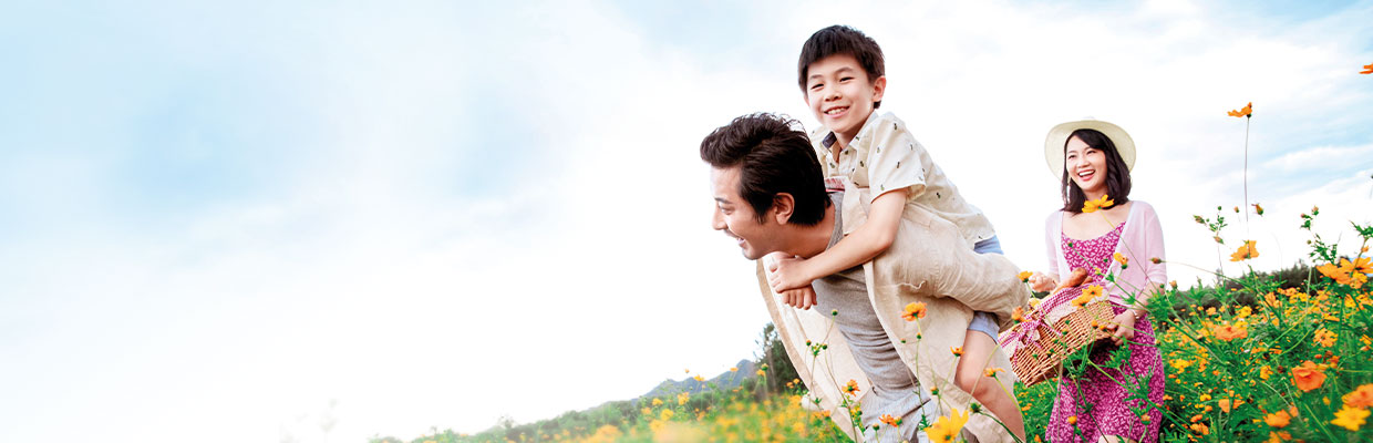 A family goes to flower viewing in the park; image used for HSBC Macau Health Goal Insurance Plan page.